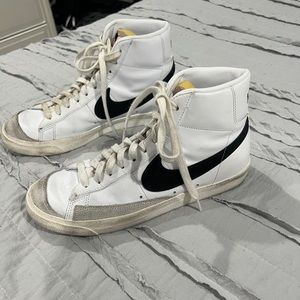 Women’s Nike Blazer Mid’77 size 9.5